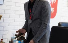 Wręczenie statuetki na ręce Władz Uczelni za AMP